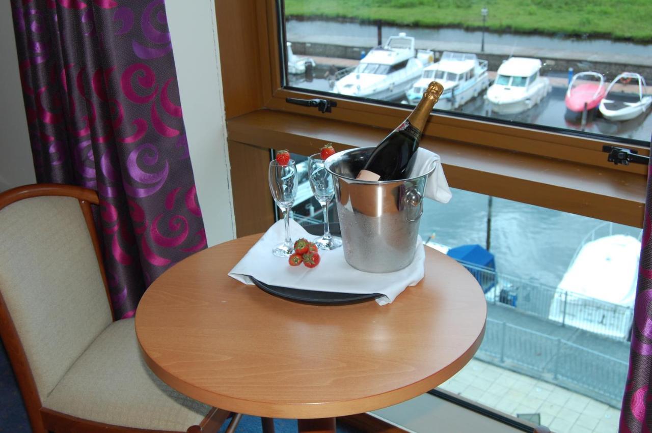 Carrick on Shannon Leitrim Marina Hotel מראה חיצוני תמונה