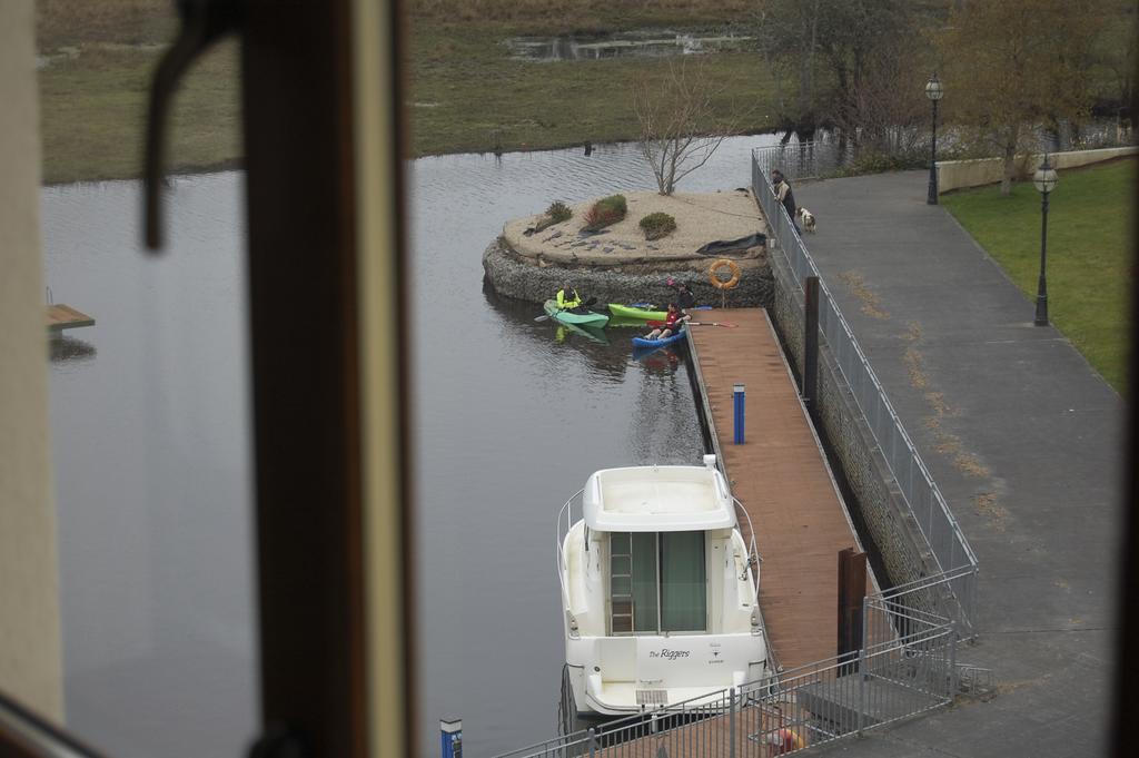 Carrick on Shannon Leitrim Marina Hotel מראה חיצוני תמונה