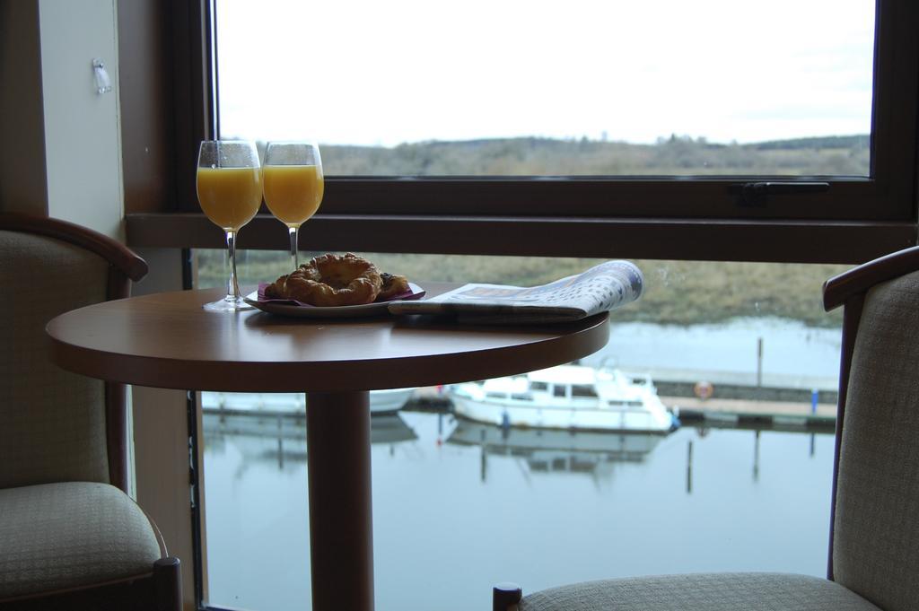 Carrick on Shannon Leitrim Marina Hotel מראה חיצוני תמונה
