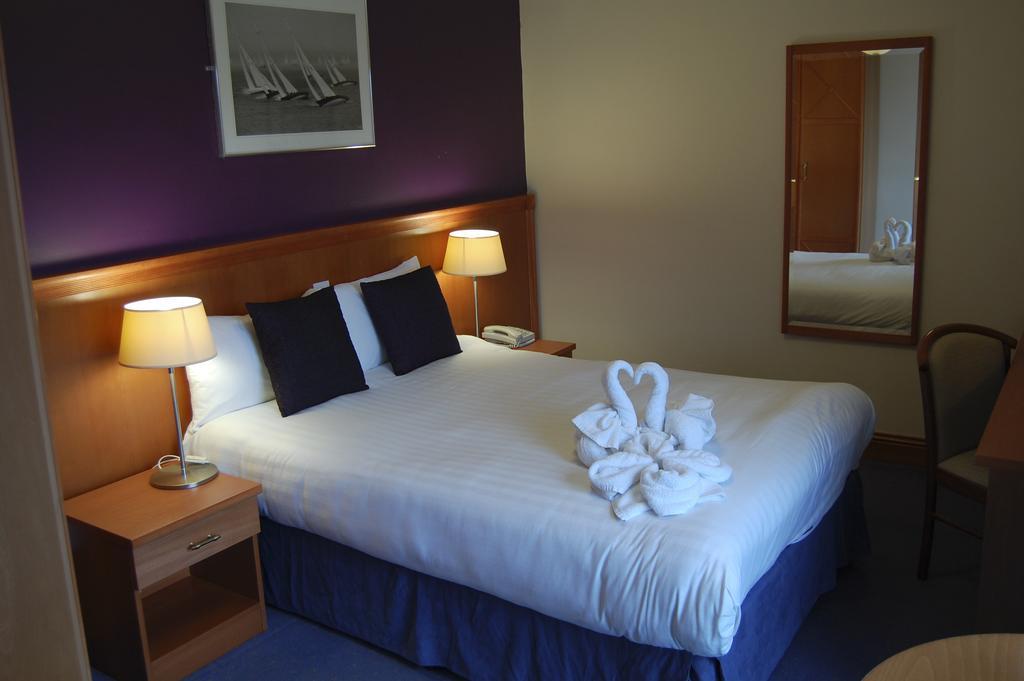 Carrick on Shannon Leitrim Marina Hotel מראה חיצוני תמונה