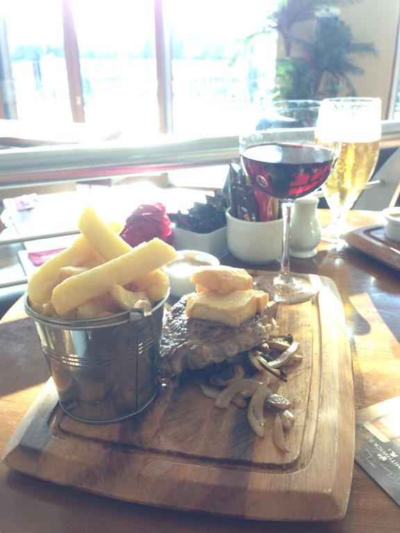 Carrick on Shannon Leitrim Marina Hotel מראה חיצוני תמונה
