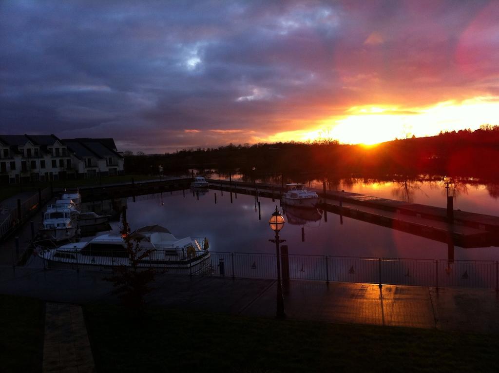 Carrick on Shannon Leitrim Marina Hotel מראה חיצוני תמונה
