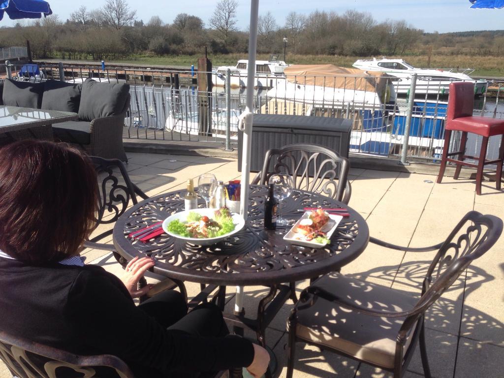 Carrick on Shannon Leitrim Marina Hotel מראה חיצוני תמונה
