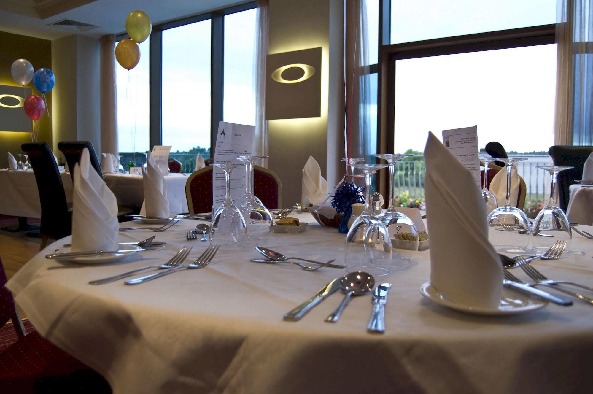 Carrick on Shannon Leitrim Marina Hotel מראה חיצוני תמונה